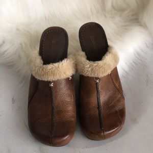 Super cute and comfy Naturalizer wedge-heel clogs/mules